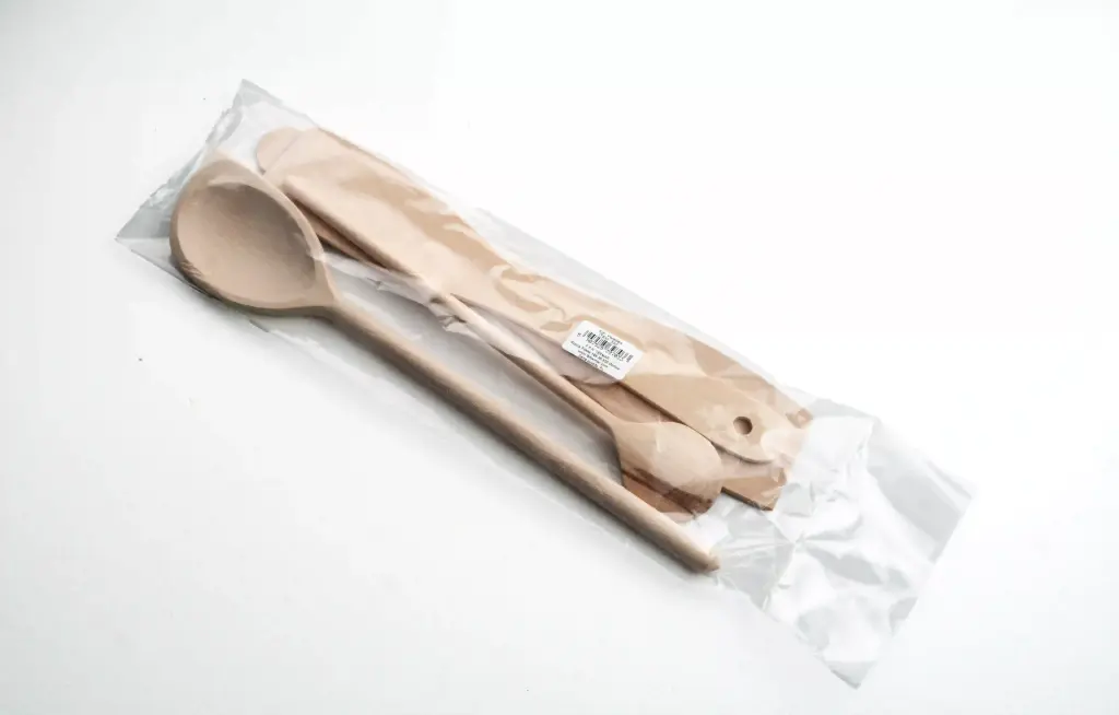 Set of 300 wooden spoons